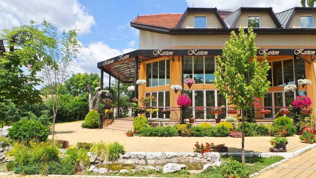 Kesten Futog Exterior foto