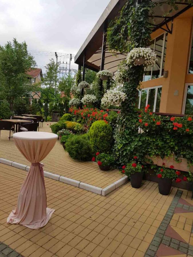 Kesten Futog Exterior foto
